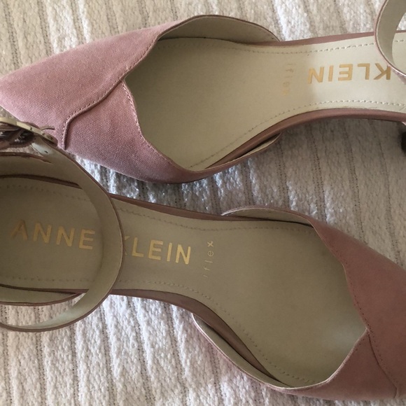 Woman’s Anne Klein Akfonda closed toe spring mauve heel pumps - Picture 12 of 16